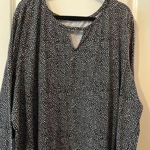 Black & White Elizabeth & Clarke Tunic Style Top 4X Long Sleeve